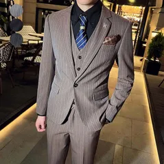 【送料無料】シングルスーツ 結婚式スーツ 披露宴 紳士服 メンズ ビジネススーツ ストライプ 3点セット ジジャケット パンツ ベスト スリーCYB11送料無料LMQ07特価アイテム