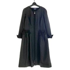 M'S GRACY エムズグレイシー　花柄　総柄　ダブルジップアップ　ノーカラースプリングコート　38 黒　ブラック　カメリアチャーム　ワンピース　111510 前開き　ロゴ入り　モチーフ