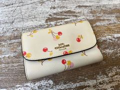 ☆COACH/コーチ レザーミディアム財布 さくらんぼ柄 31948 レディース ベージュ系 チェリー 三つ折り財布 ミニウォレット 古着 used☆