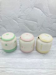 【新品】つゆ入れ1個　グリーン　ピンク　イエロー　汁　汁次　ジャグ　入れ物　保存容器　麺つゆ　ドレッシング