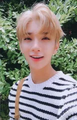 【中古】コレクションカード(男性) SEVENTEEN/JOSHUA(ジョシュア)/衣装白・黒・体左向き・口開き・裏面ベージュ/CD「3RD Album ： An Ode(The Poet ver.)封入特典フォトカード