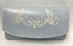 革の3連キーケース　蝶をモチーフにした刻印 未使用 ハンドメイド
