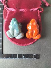 イモッこ様確認ページです。天然石 赤碧玉 ひすいのカエルの置物です。