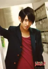 【中古】生写真(ジャニーズ) 関西ジャニーズJr./向井康二/上半身・衣装緑赤・右手壁・ロゴ「KANSAI Johnnys’Jr」/公式生写真