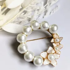 ブローチ　コサージュ　かわいい　シンプル　上品　白　卒園式　卒業式　入園式　入学式　花　コットンパール　パール　プレゼント　結婚式　パーティー