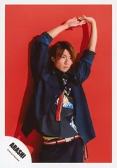 【中古】生写真(ジャニーズ) 嵐/相葉雅紀/膝上・衣装黒青・両手重ね上げ・体捻り・目線上・背景赤/「Are You Happy?」ジャケ写撮影＆「Don’t You Get It」PV撮影/公式生写真