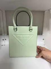 PRADA(プラダ) ミント トライアングルロゴ トートバッグ クロス