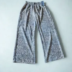 デフィリアス Defilious　ロングリゾートパンツ　グレー/アンティークホワイト柄　レディース