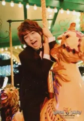 【中古】生写真(ジャニーズ) Hey! Say! JUMP/伊野尾慧/上半身・ジャケット黒・シャツ白・蝶ネクタイ・両手棒・口開き・馬・メリーゴーラウンド/「Hey! Say! JUMP LIVE TOUR 2015 JUMPing CARnival」オリジナル