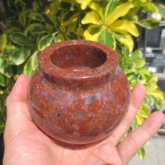 墓 湯呑み 水鉢 茶碗 コップ（みずばち）赤御影石だから倒れない 割れない ご先祖様に高級水鉢でお水を！送料無料。直径11cm 高さ9cm 内径5cm 深3.5cm