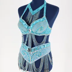 【ベリーダンス用 オリエンタル衣装】水色 ラメ 多数付き 豪華 シルバー 爽やか 輝き 煌びやか お洒落 セクシー ビーズ 2点 トップス ベルト 豪華 装飾 水色 衣装 ダンス パフォーマンス 動きやすい ビーズ付き セクシーな装飾