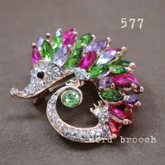 カラフルクリスタルのハリネズミブローチ かわいい キラキラ 動物 アニマル 生き物 カジュアル 個性的 コサージュ 新品未使用 NerD