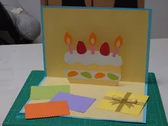 手作り 『ケーキのお誕生日カード』保育園　幼稚園　施設　バースデーカード　お祝い　メッセージ   ハンドメイド