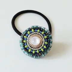 ヘアゴム２.水色とグリーンのビーズ