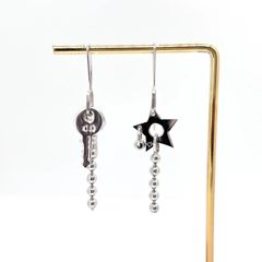 美品★ Christian Dior クリスチャンディオール ピアス キー スター 鍵 星 ボールチェーン