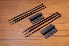 バナナプラグ逆接ガード〈充電器用〉2個セットのサムネイル