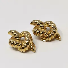 ジバンシー　GIVENCHY イヤリング　ゴールド系　レディース　ツイスト　中古美品　管理番号KKVNKO3502