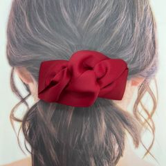 ワインレッドのシンプルなリボン