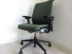 スチールケース（アメリカ）ＴＨＩＮＫシンクチェア　4D可動アーム（ドット柄）ダークグリーン系
