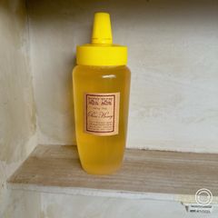 令和7年採蜜　採れました　国産アカシアはちみつ　500g あかしあ蜂蜜　非加熱　生ハチミツ便利な容器　ナチュラル　ラッピング　トンガリ容器