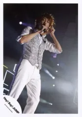 【中古】生写真(ジャニーズ) Hey! Say! JUMP/八乙女光/ライブフォト・膝上・衣装銀白・右手マイク・左手耳元・体右向き/公式生写真