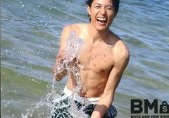 [중고] 원시 사진(남성) BOYS AND MEN/용상/가로형·상반신·수영복·입 열기·오른손 올리고·바다/[BOYS AND MEN SHOP] 발리 생 사진