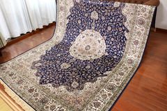225万ノット、 超高密度織！本場イラン産 絨毯150×225cm‐200221 - メルカリ