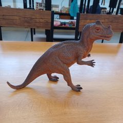 アロサウルスフィギュア