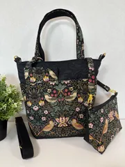 【裁縫ストア・ボヌール】大人かわいい　ウイリアムモリス　いちご泥棒　ダマスクブラック　トートバック　リボン柄刺繍キルト生地　ポーチ　メガネケース　ショルダーバッグ　ハンドバッグ　ポケットいっぱい　ハンドメイド　ショルダーストラップ付き  / №500-357