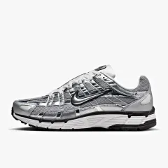 2025年最新】p6000 nikeの人気アイテム - メルカリ