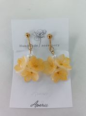 ⑥レジン製イヤリング　オレンジ系　ハンドメイド　花びら