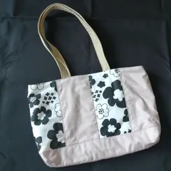 モノトーンの花柄×ピンクのトートバッグ【ハンドメイド】
