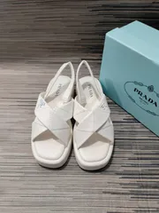 2024年最新】prada サンダル 白の人気アイテム - メルカリ
