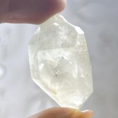 【E7089】チベットの水晶＊両錐＊石墨＊天然石＊原石＊パワーストーン＊クリスタルワールド