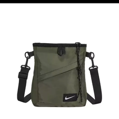 NIKE OUTLET メンズとレディースの新作ショルダーバッグ 3カラー