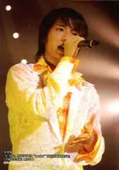 【中古】生写真(男性) w-inds./橘慶太/ライブフォト・上半身・衣装白・オレンジ・右手マイク・左手パー写真集『w-inds. LIVETOUR “ageha”THE DOCUMENT』(主婦と生活社)発売中!/公式生写真
