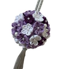 【ボールブーケ　つまみ細工】　紫　白　ハンドメイド　つまみ細工　直径約９CM　No.706