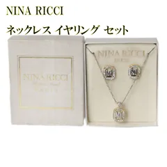 NINA RICCI ニナリッチ ロゴ ラインストーン ネックレス イヤリング セット 首周り約38~42cm トップ：全長22.8mm×幅13.3(mm) 重量約5.7g イヤリング：13.1×15.6(mm) 重量各2.7g NT Bランク