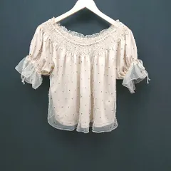◇ NICECLAUP ドット柄 オフショルダー シフォン素材 シャーリング 半袖 トップス サイズ表記なし ベージュ系 レディース E  【1305290021636】