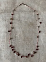 ガーネットと淡水パールのネックレス