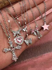 ジュエリー レディース ネックレス ペンダント 女性用 5点セット ファッショナブル ラインストーン レイヤード バタフライ+クロスペンダントネックレス、ヴィンテージ ペンタグラム、リボン、ハートチョーカーネックレ