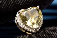 シルバー925◇宝石質 リビアングラス　10x11mm　ハート ペンダントトップ 1個売り パワーストーン 天然石 _PRG2265