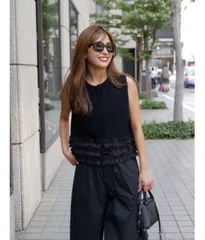 【新品】 フリルデザインニットベスト 黒◾️BeBeoD べベッド