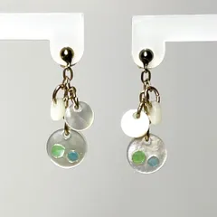 値下げ！agete　アガット　ピアス　K18YG　ホワイトシェル　ブランドジュエリー　アクセサリー　18金　Au750　750YG　K18イエローゴールド　デザインピアス　白蝶貝　グリーン　レディース【中古】【53337】