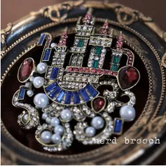 西洋の大きなお城ブローチ　レトロ 大ぶり ゴージャス アンティーク調 ヴィンテージ調 個性的 メンズ 男女兼用 コサージュ 新品未使用 おしゃれ NerD