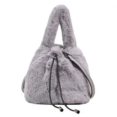 [ハルジオ] ファーバッグ レディース ショルダー モコモコバッグ もこもこ バッグ ふわふわ ショルダーバッグ ファー 巾着 巾着バッグ ニットバッグ ボア ブラック ホワイト グレー 韓国 おしゃれ 可愛い かわいい トレンド (グレー) [グレー]