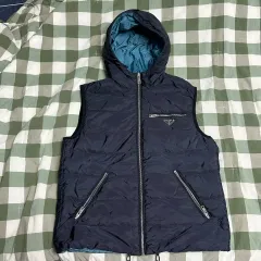 プラダ　PRADA ダウンベスト　ヴィンテージ M PRADA(プラダ) ダウンベスト(メンズ) - 海外通販のBUYMA