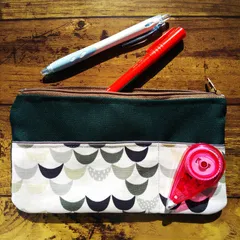ポーチ　ペンケース　通帳入れ　ポケット付　小物入れ　かわいい　メイクポーチ
