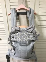 サン&ビーチ】 抱っこ紐 よだれカバー 収納袋付き花柄 - メルカリ