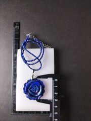 天然石 ラピスラズリ の 薔薇(ばら)のネックレスです。チェーンはラピスラズリ！